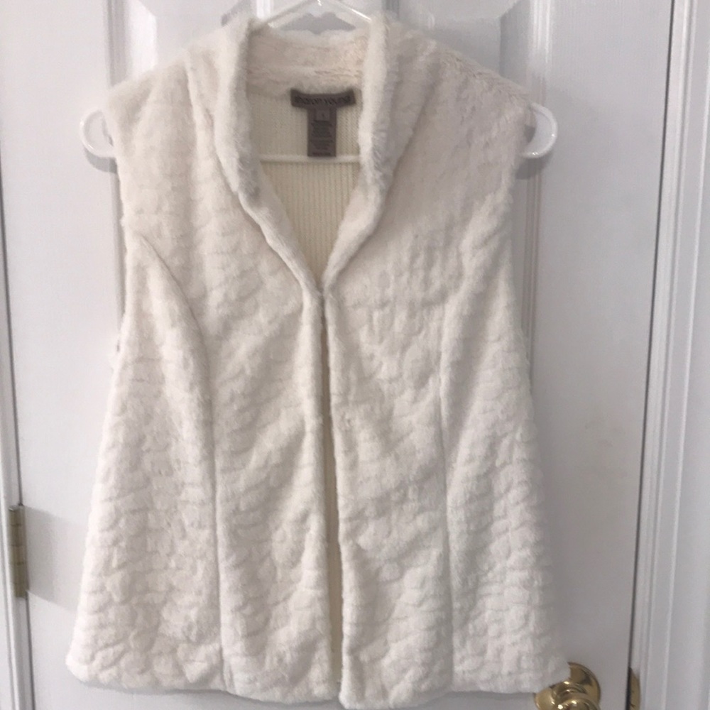 Soft vest with fur on front, knit back